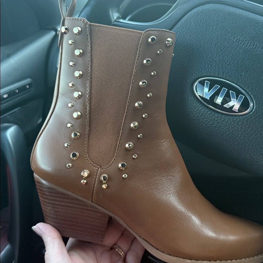 Michael Kors Women's Kinlee Astor Studded Leather Ankle Boot Size 7.5 Nwob